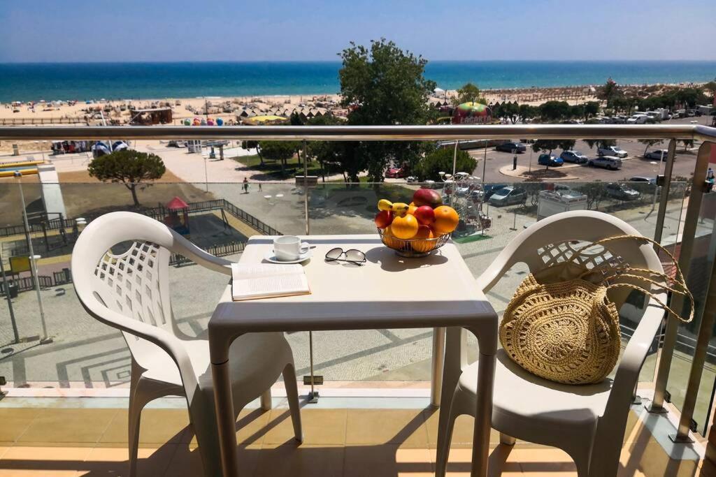Apartamento frente al mar: luz y aire puro. Monte Gordo Exterior foto