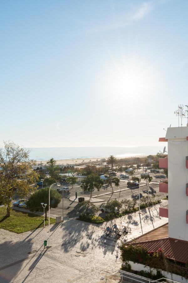 Apartamento frente al mar: luz y aire puro. Monte Gordo Exterior foto